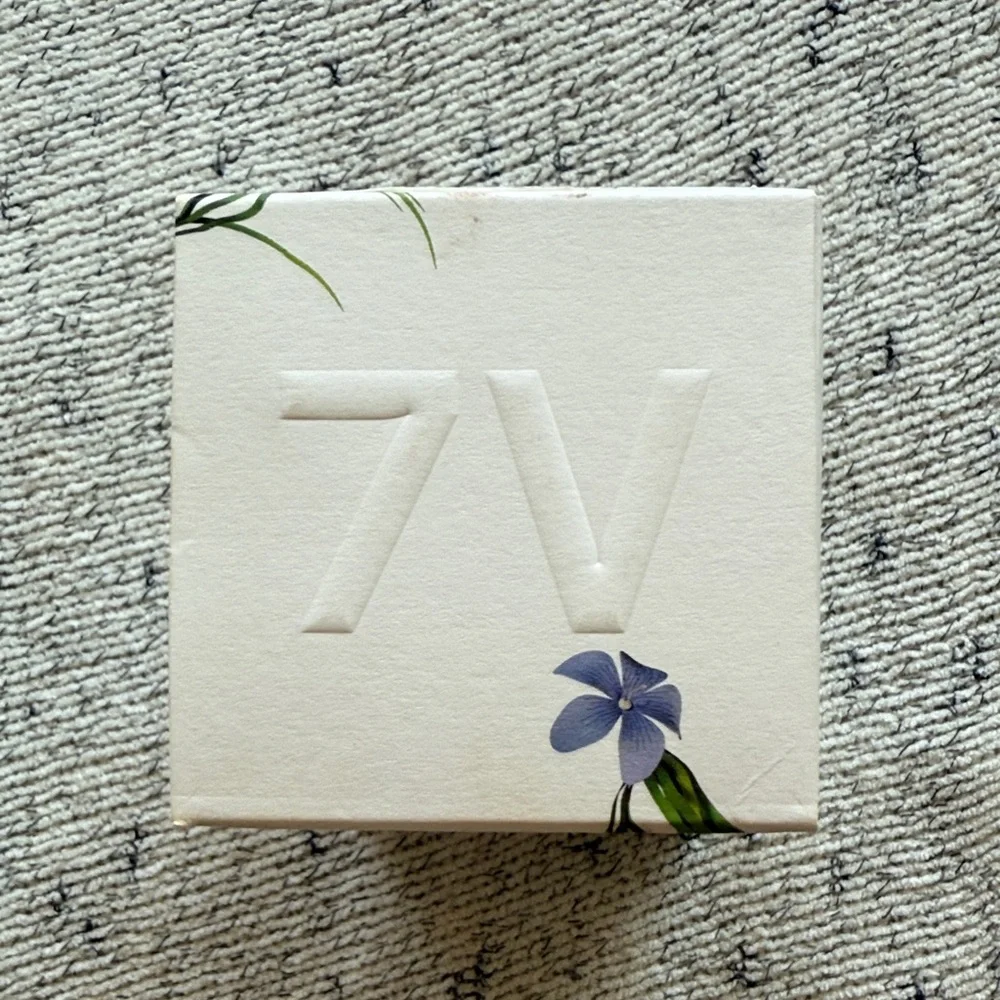 Vetiver Elemi Eau de Parfum - White and Green - Picture 3 of 5